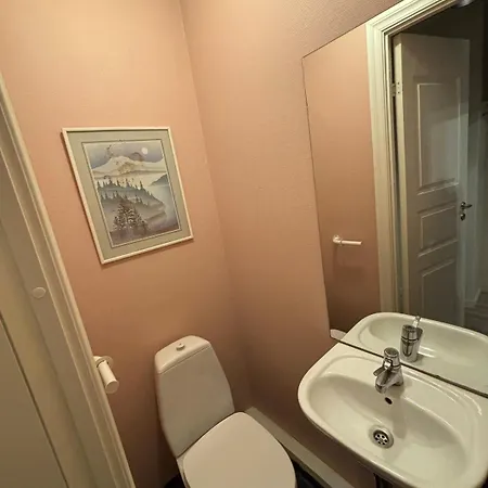 Super Centrally Located In The Center Of Lejlighed Bergen